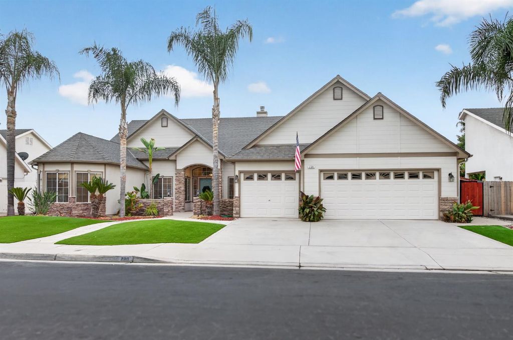 Image 2 of property listing at 220 W Serena Avenue, Clovis, CA 93619