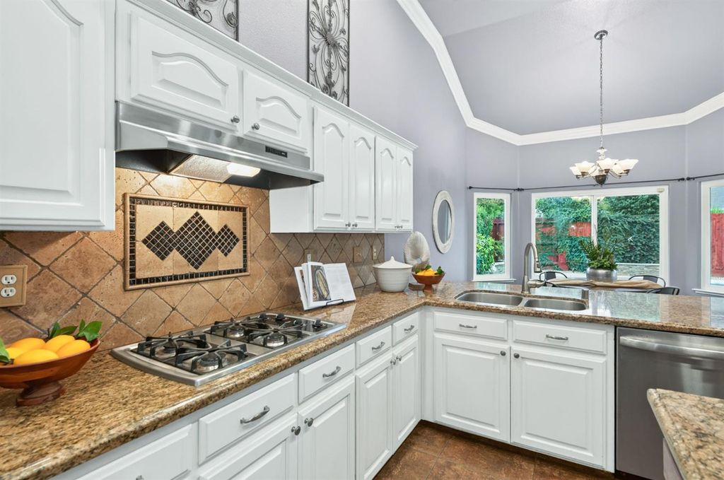 Image 20 of property listing at 220 W Serena Avenue, Clovis, CA 93619