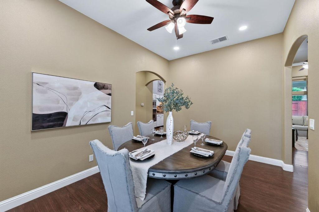 Image 23 of property listing at 220 W Serena Avenue, Clovis, CA 93619