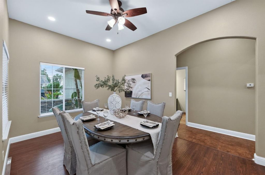 Image 24 of property listing at 220 W Serena Avenue, Clovis, CA 93619