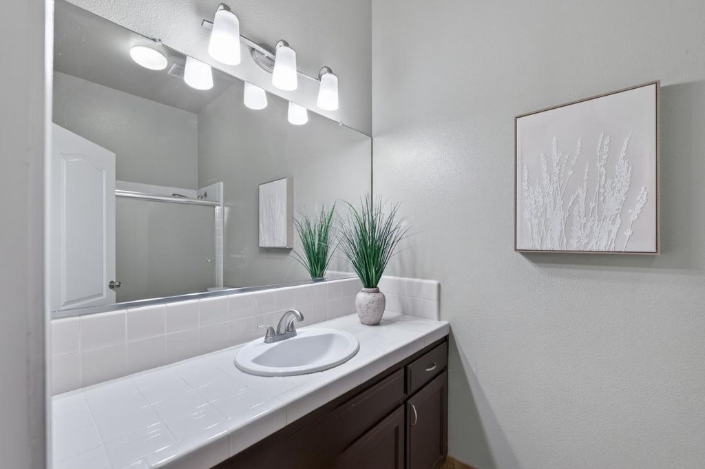 Image 28 of property listing at 220 W Serena Avenue, Clovis, CA 93619