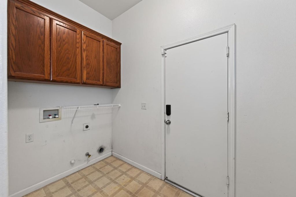 Image 36 of property listing at 220 W Serena Avenue, Clovis, CA 93619