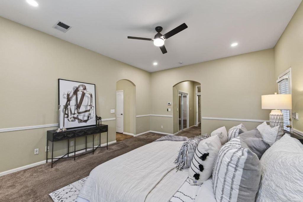 Image 39 of property listing at 220 W Serena Avenue, Clovis, CA 93619