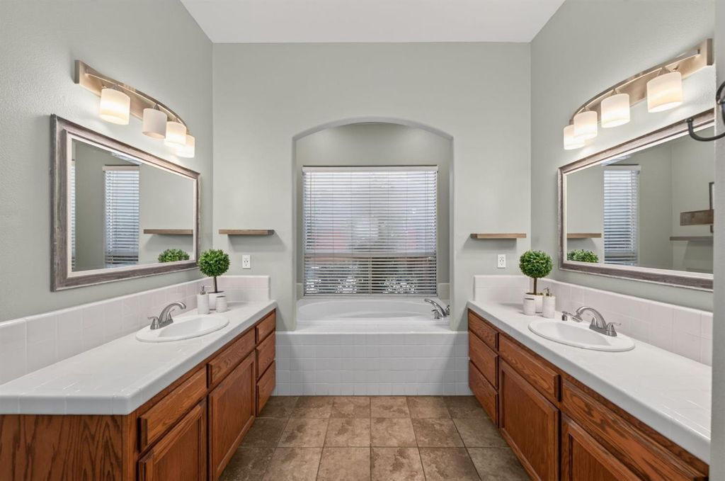 Image 41 of property listing at 220 W Serena Avenue, Clovis, CA 93619