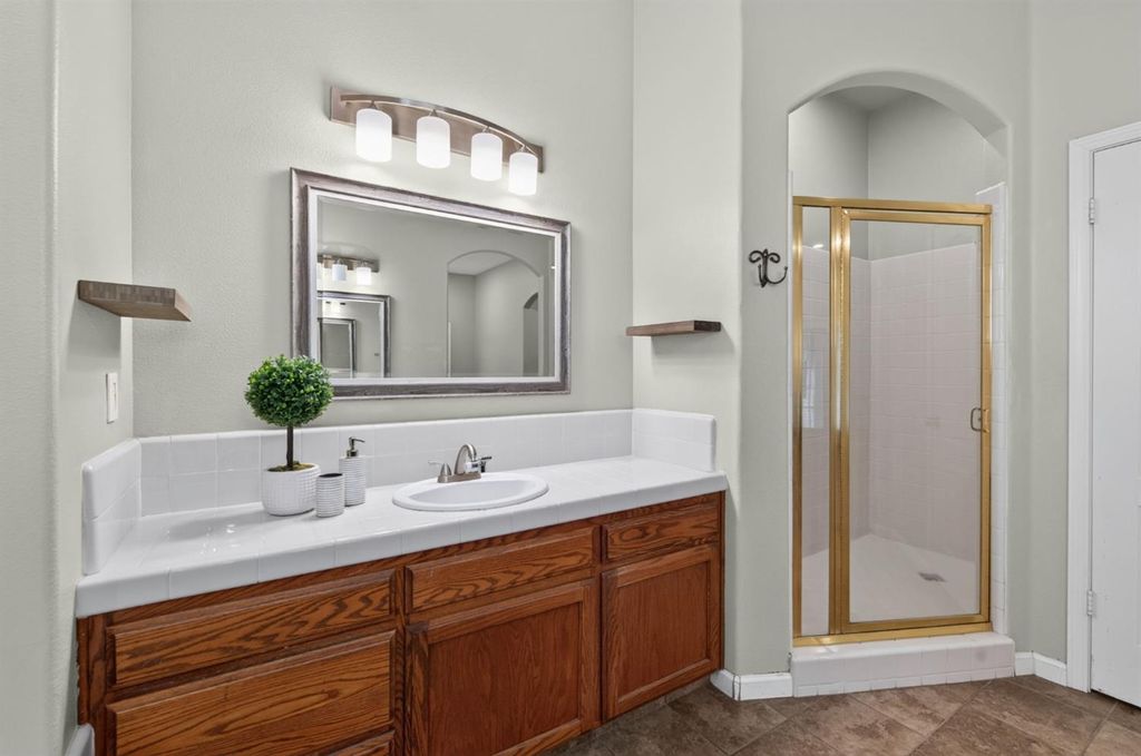 Image 42 of property listing at 220 W Serena Avenue, Clovis, CA 93619