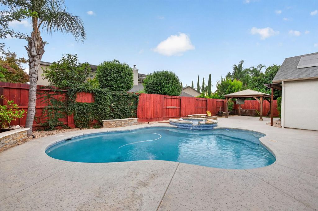 Image 43 of property listing at 220 W Serena Avenue, Clovis, CA 93619
