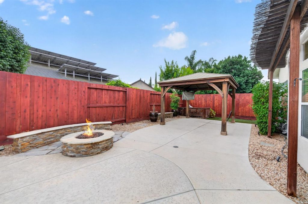 Image 45 of property listing at 220 W Serena Avenue, Clovis, CA 93619