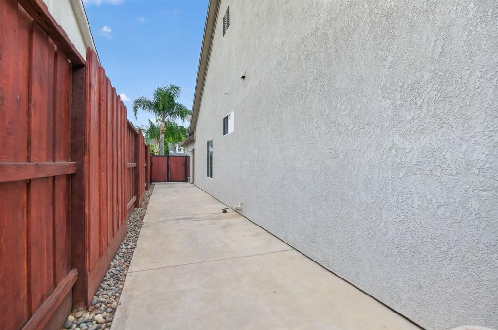 Image 46 of property listing at 220 W Serena Avenue, Clovis, CA 93619