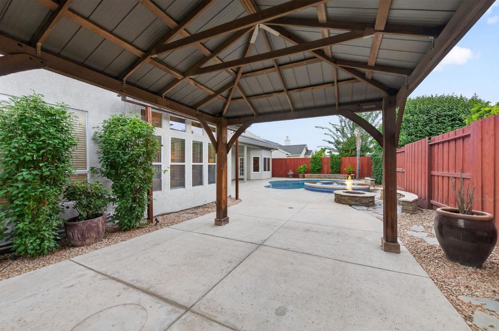 Image 47 of property listing at 220 W Serena Avenue, Clovis, CA 93619