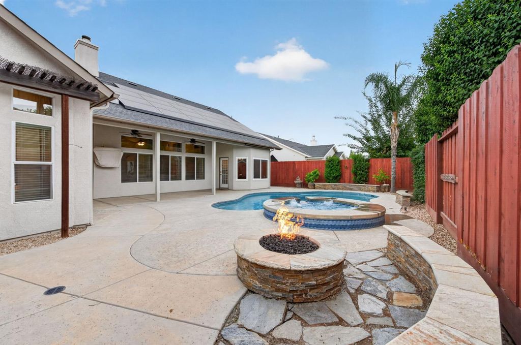 Image 48 of property listing at 220 W Serena Avenue, Clovis, CA 93619