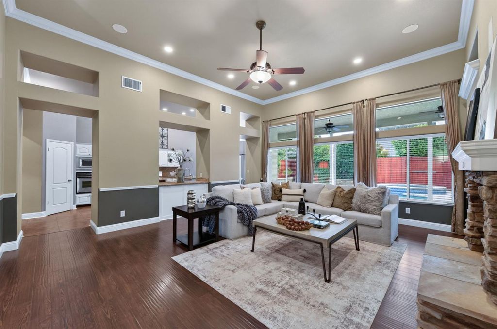 Image 9 of property listing at 220 W Serena Avenue, Clovis, CA 93619