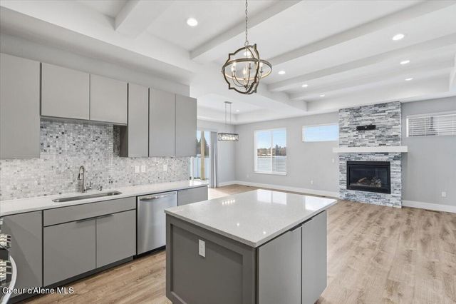 3294 W Giovanni LN, Hayden, ID 83835