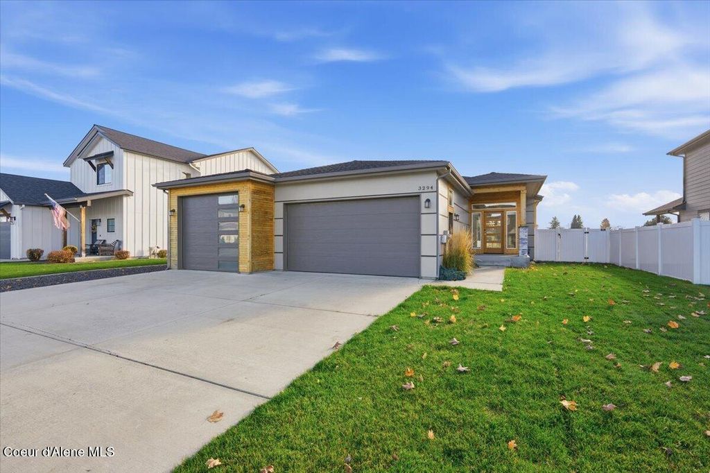 3294 W Giovanni LN, Hayden, ID 83835