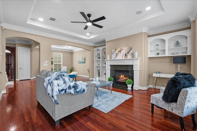 5624 Dolores St, Houston, TX 77057