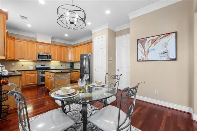 5624 Dolores St, Houston, TX 77057