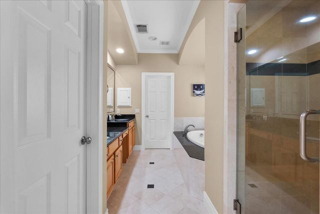 5624 Dolores St, Houston, TX 77057