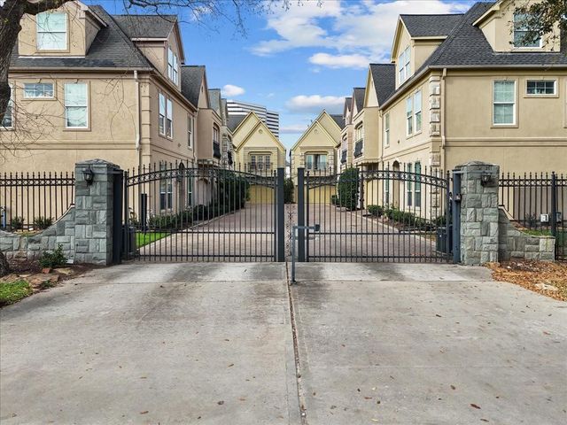 5624 Dolores St, Houston, TX 77057