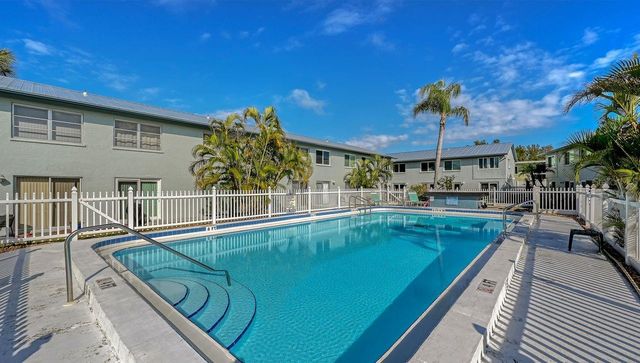 10125 W MANATEE AVENUE W D2, Bradenton, FL 34209