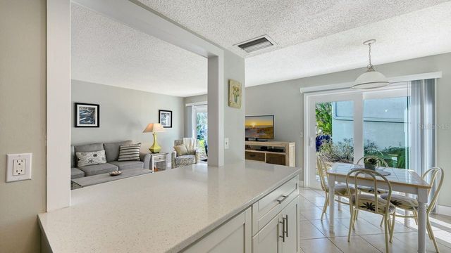 10125 W MANATEE AVENUE W D2, Bradenton, FL 34209