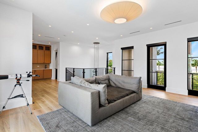 830 Lake Shore Drive, Delray Beach, FL 33444