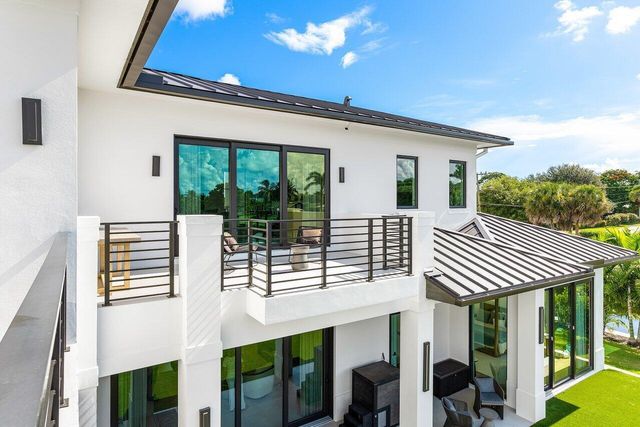 830 Lake Shore Drive, Delray Beach, FL 33444
