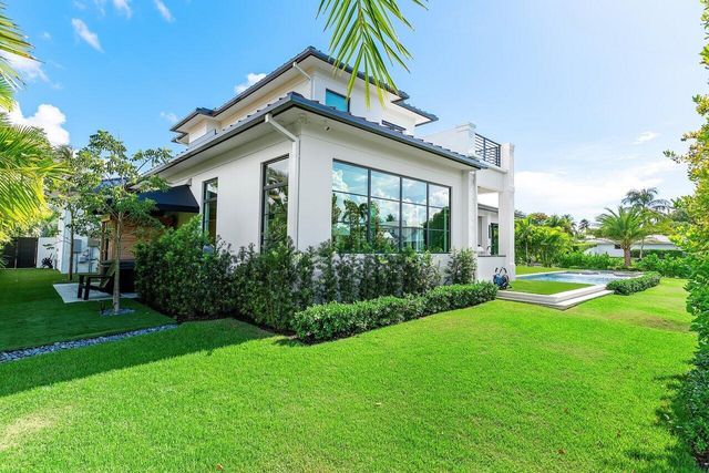 830 Lake Shore Drive, Delray Beach, FL 33444