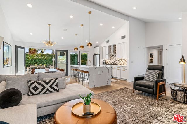 2251 E Calle Papagayo, Palm Springs, CA 92262