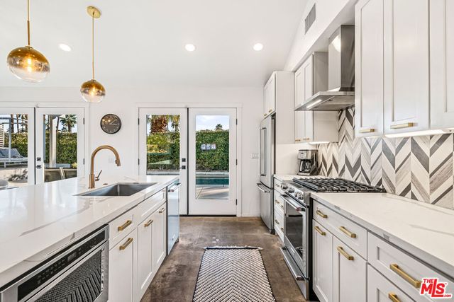 2251 E Calle Papagayo, Palm Springs, CA 92262