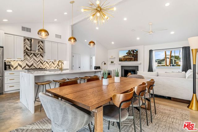 2251 E Calle Papagayo, Palm Springs, CA 92262
