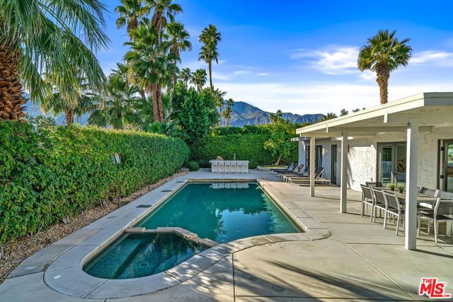 2251 E Calle Papagayo, Palm Springs, CA 92262