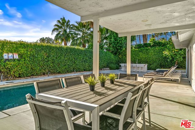 2251 E Calle Papagayo, Palm Springs, CA 92262