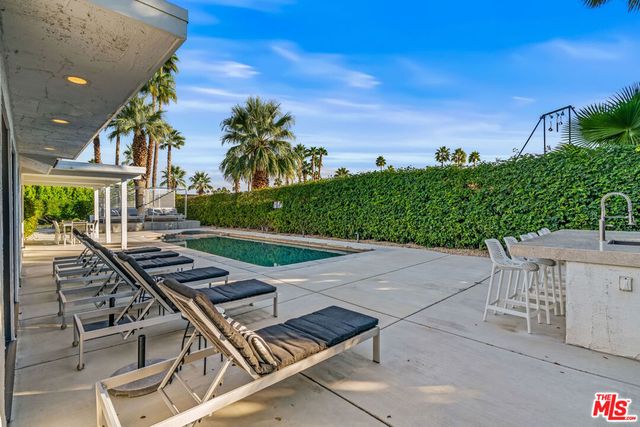 2251 E Calle Papagayo, Palm Springs, CA 92262