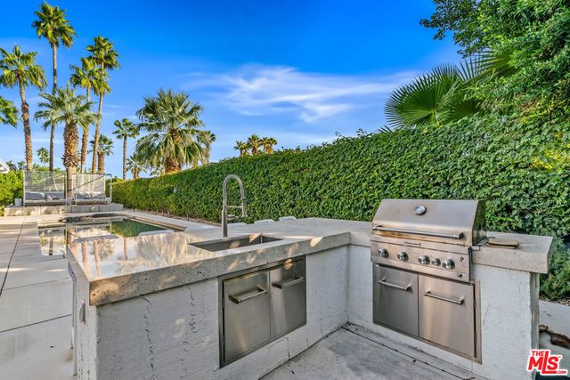 2251 E Calle Papagayo, Palm Springs, CA 92262