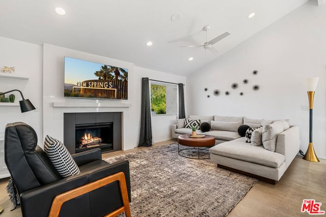 2251 E Calle Papagayo, Palm Springs, CA 92262