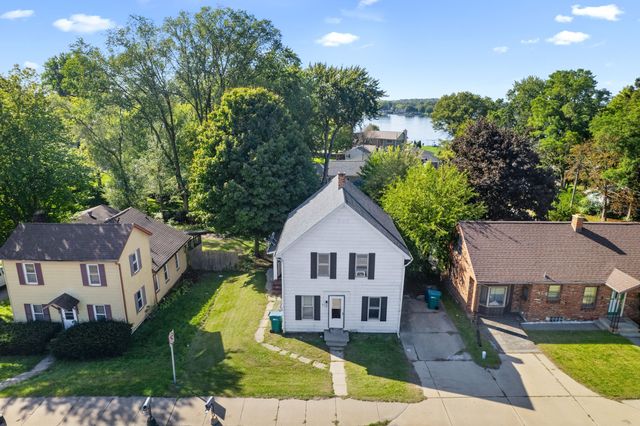 608 Pine Lake Avenue, La Porte, IN 46350