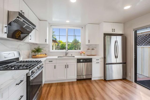 1190 Saint Francis Street, Redwood City, CA 94061