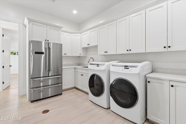 3302 N 51ST Street, Phoenix, AZ 85018