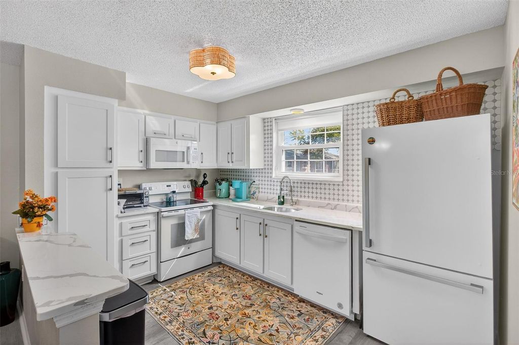 Image 11 of property listing at 3824 37TH STREET S 67, St Petersburg, FL 33711