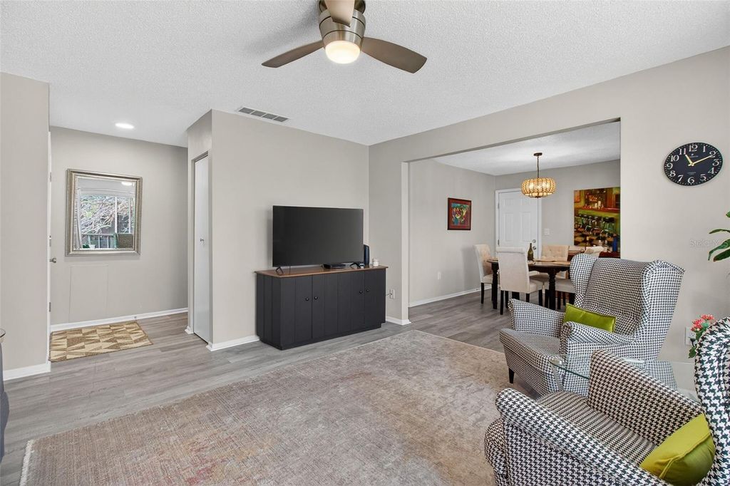 Image 6 of property listing at 3824 37TH STREET S 67, St Petersburg, FL 33711