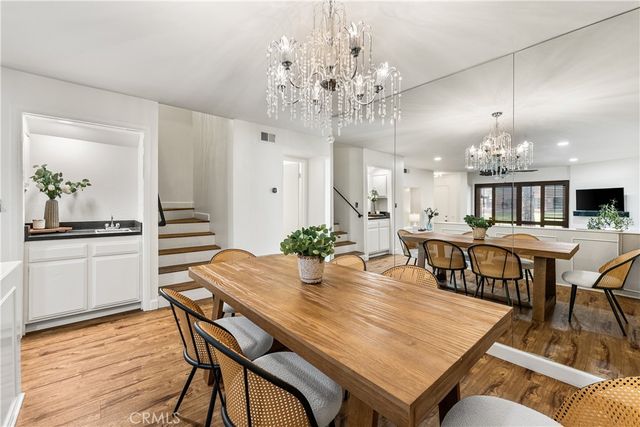 21801 Burbank 97, Woodland Hills, CA 91367