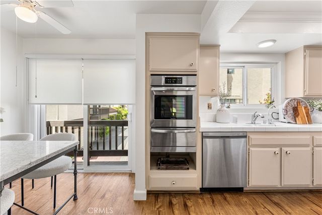 21801 Burbank 97, Woodland Hills, CA 91367