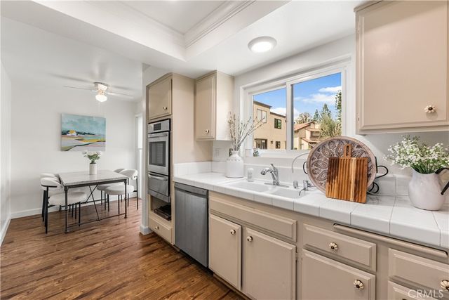 21801 Burbank 97, Woodland Hills, CA 91367