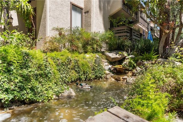 21801 Burbank 97, Woodland Hills, CA 91367