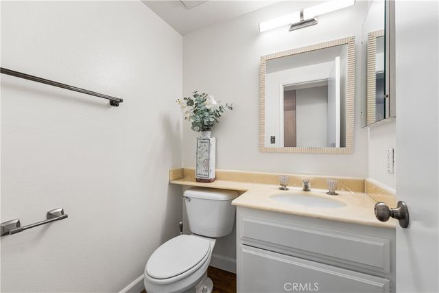 21801 Burbank 97, Woodland Hills, CA 91367