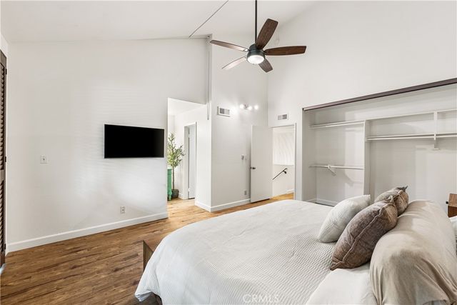 21801 Burbank 97, Woodland Hills, CA 91367