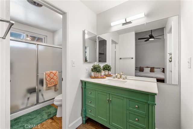 21801 Burbank 97, Woodland Hills, CA 91367