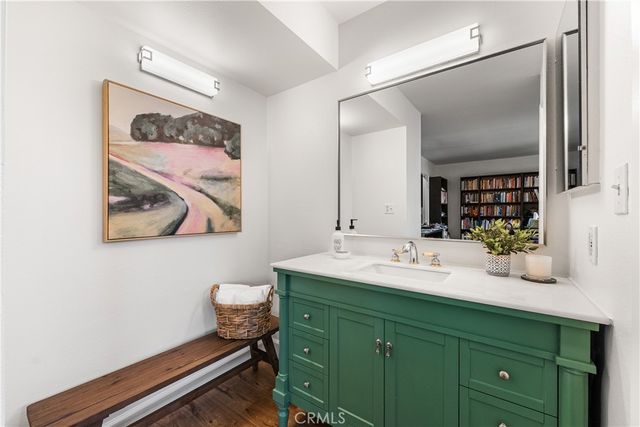 21801 Burbank 97, Woodland Hills, CA 91367