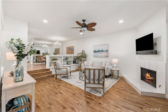 21801 Burbank 97, Woodland Hills, CA 91367
