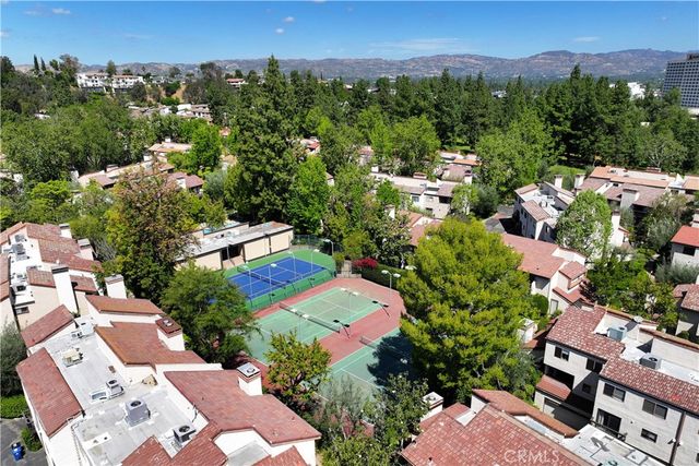 21801 Burbank 97, Woodland Hills, CA 91367