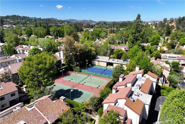21801 Burbank 97, Woodland Hills, CA 91367